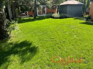 EKSKLUZIVNA NEKRETNINA NA ČARDAKU Sremska Kamenica